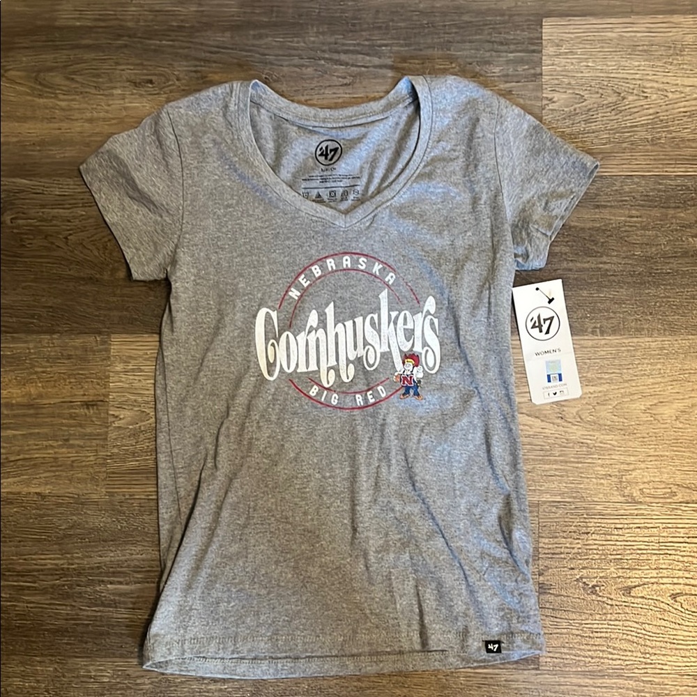 47 Brand Nebraska Cornhuskers Big Red Short Sleeved B-Neck Grey Tee Shirt -NWT